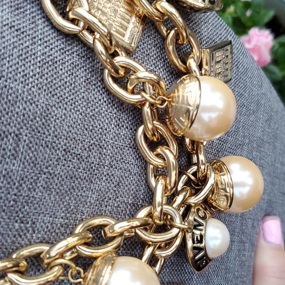 Givenchy Necklace - Picture 3 of 12